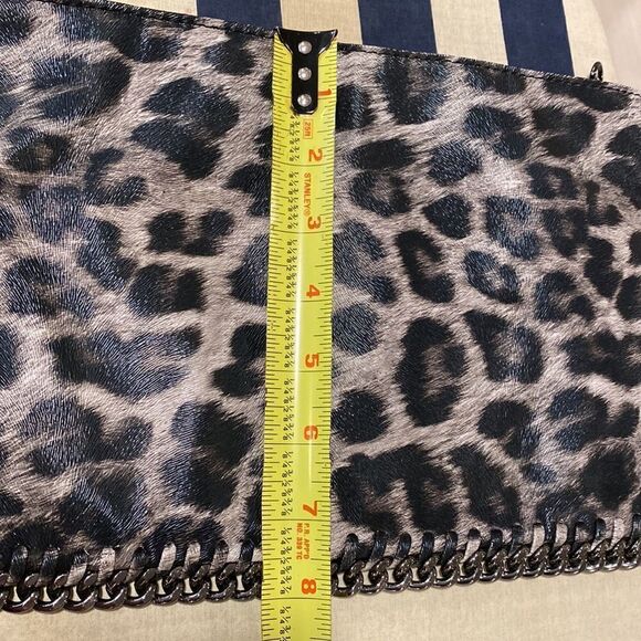 Carlos Santana cheetah print metal chain strap shoulder bag - Picture 9 of 10